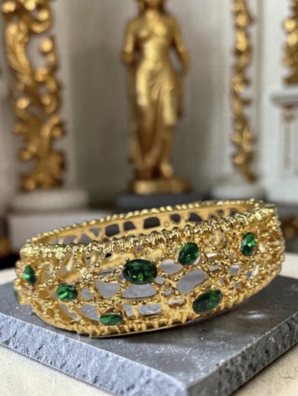18k Gold Plated Lattice Branch Filigree Emerald Crytsal Hinged Bangle Bracelet